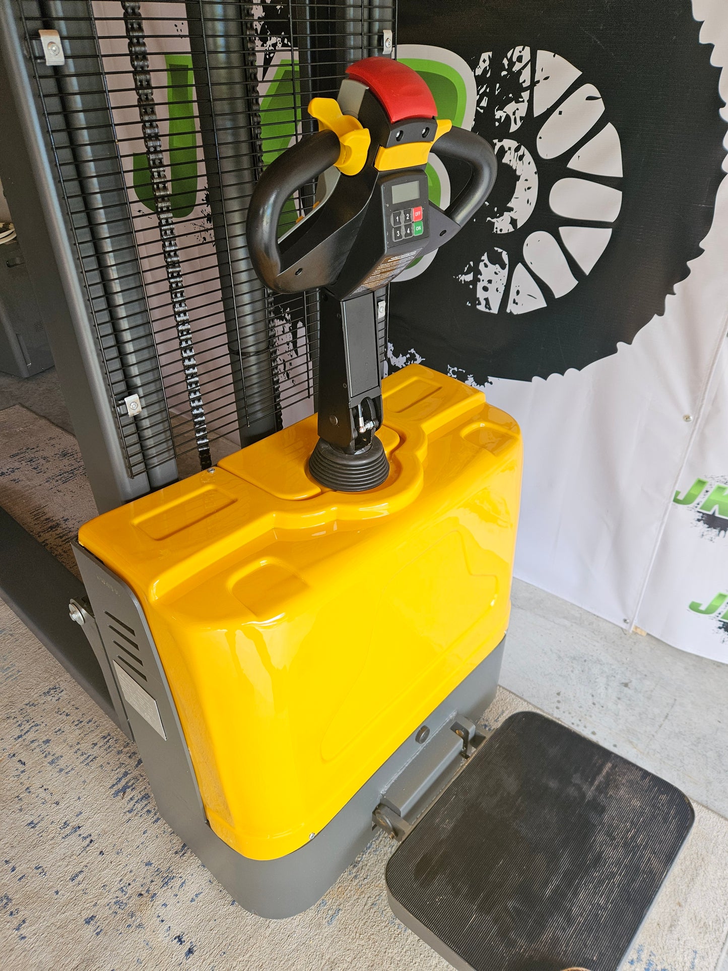 JKS Electric Forklift Pallat Stacker narrow legs.