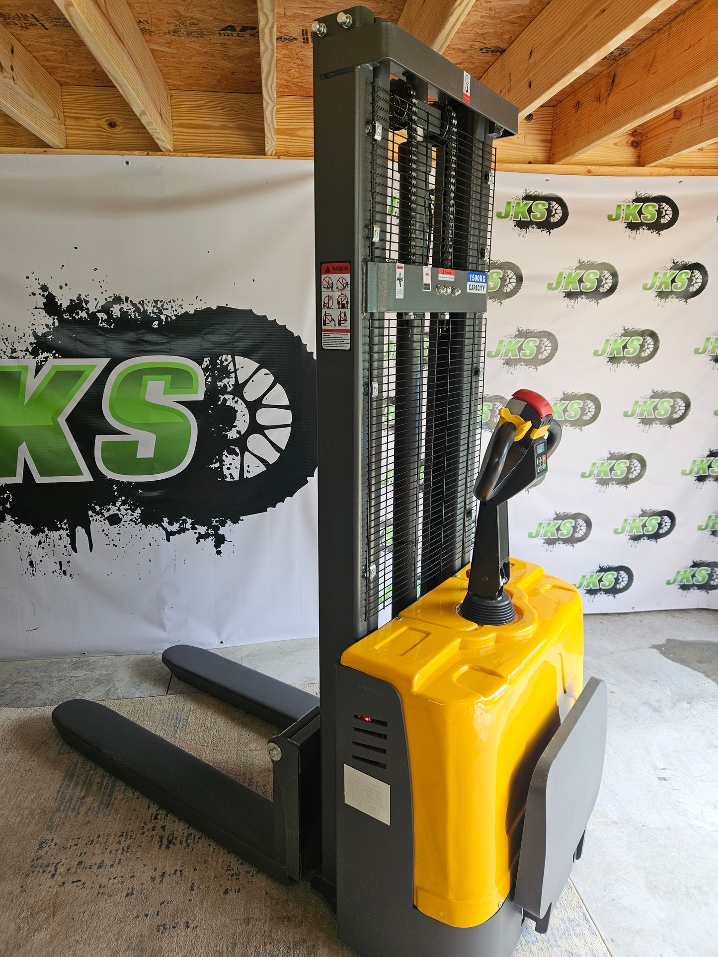 JKS Electric Forklift Pallat Stacker narrow legs.
