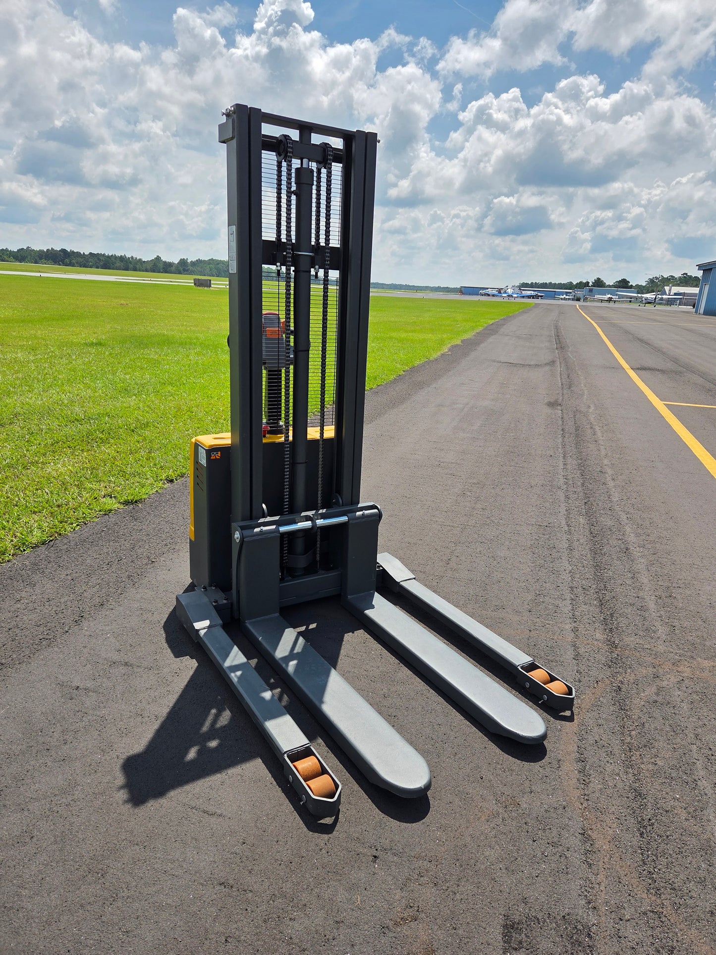 JKS Electric Forklift Pallat Stacker adjustable wide legs