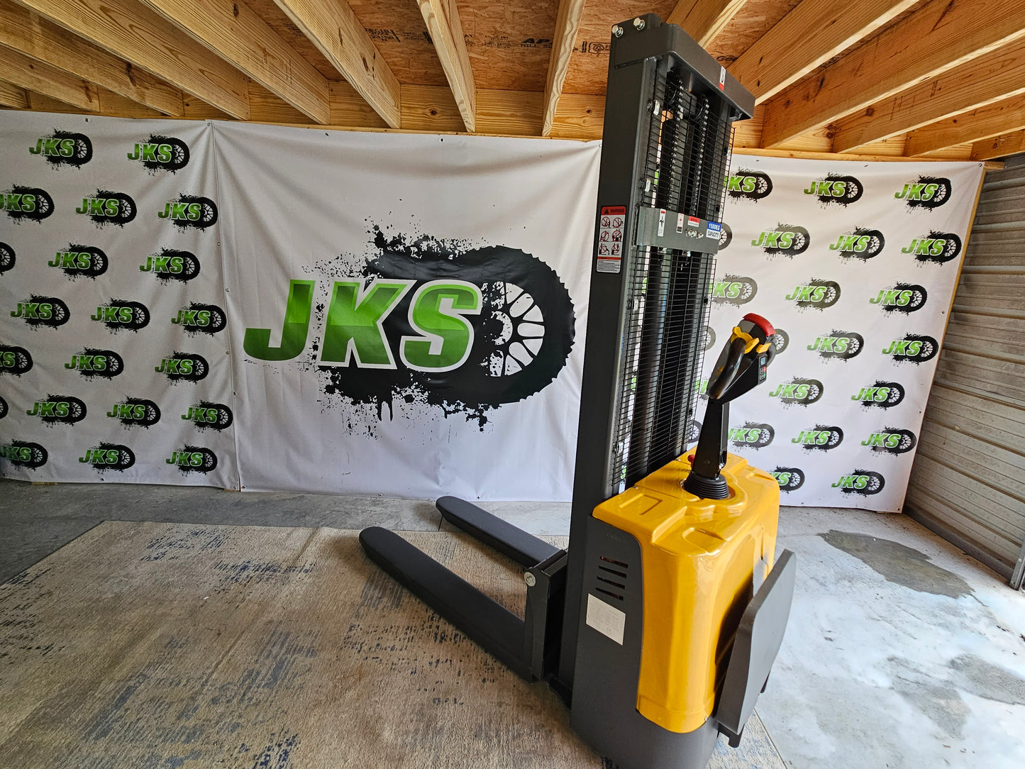 JKS Electric Forklift Pallat Stacker narrow legs.