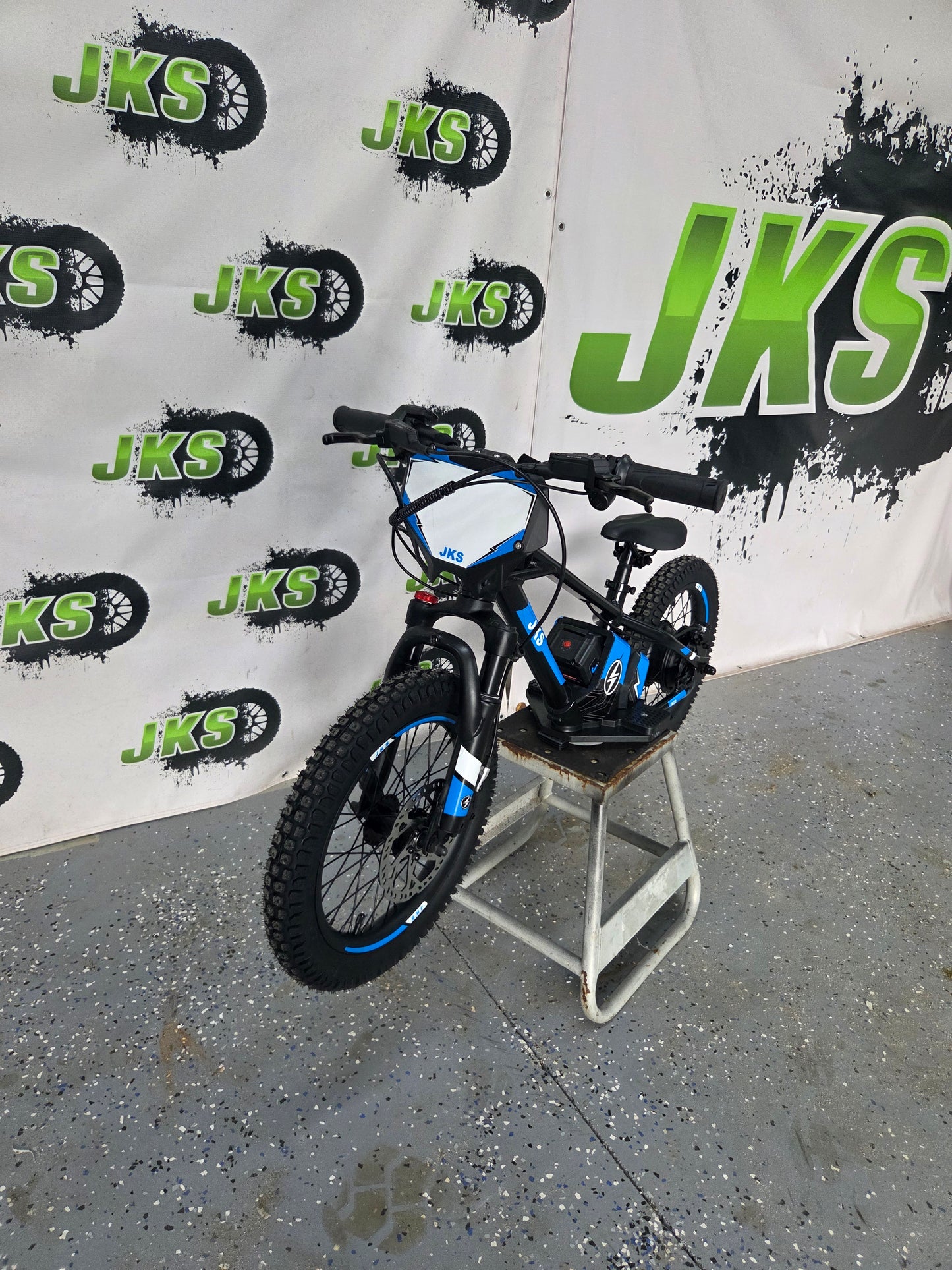 #9.2 JKS 16in E-Drive Black!