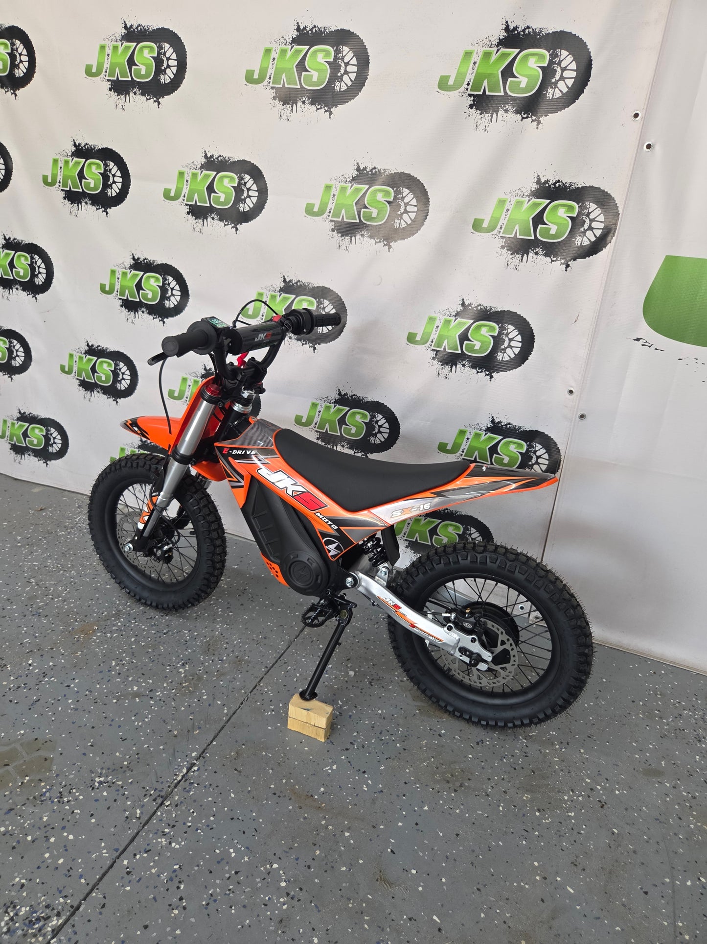 #9.4 JKS 12/12 in E-drive dirt bike!