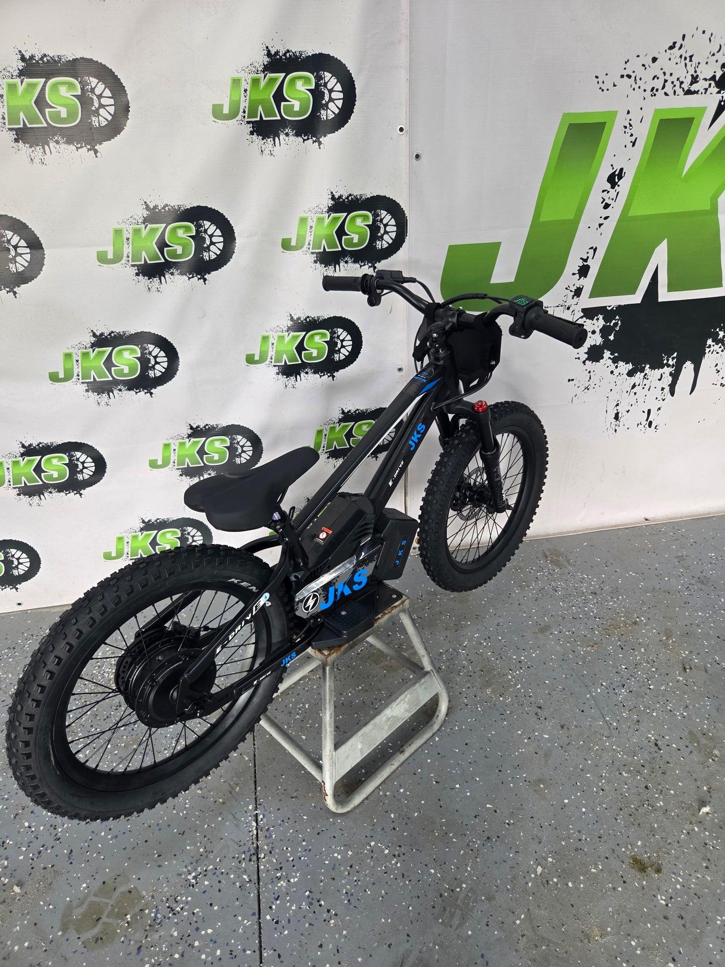 #9.3 JKS 20in E-Drive Black!