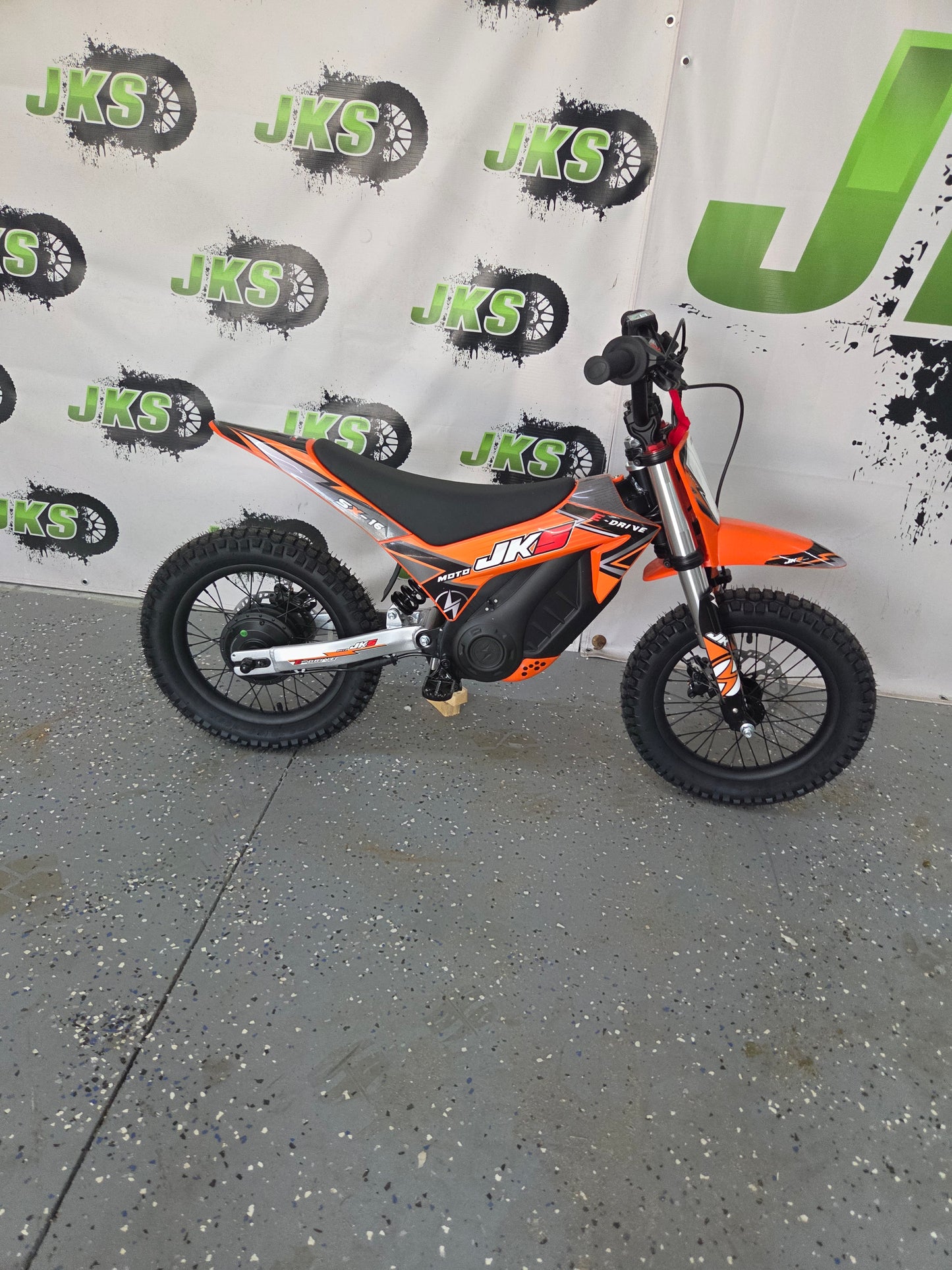 #9.4 JKS 12/12 in E-drive dirt bike!