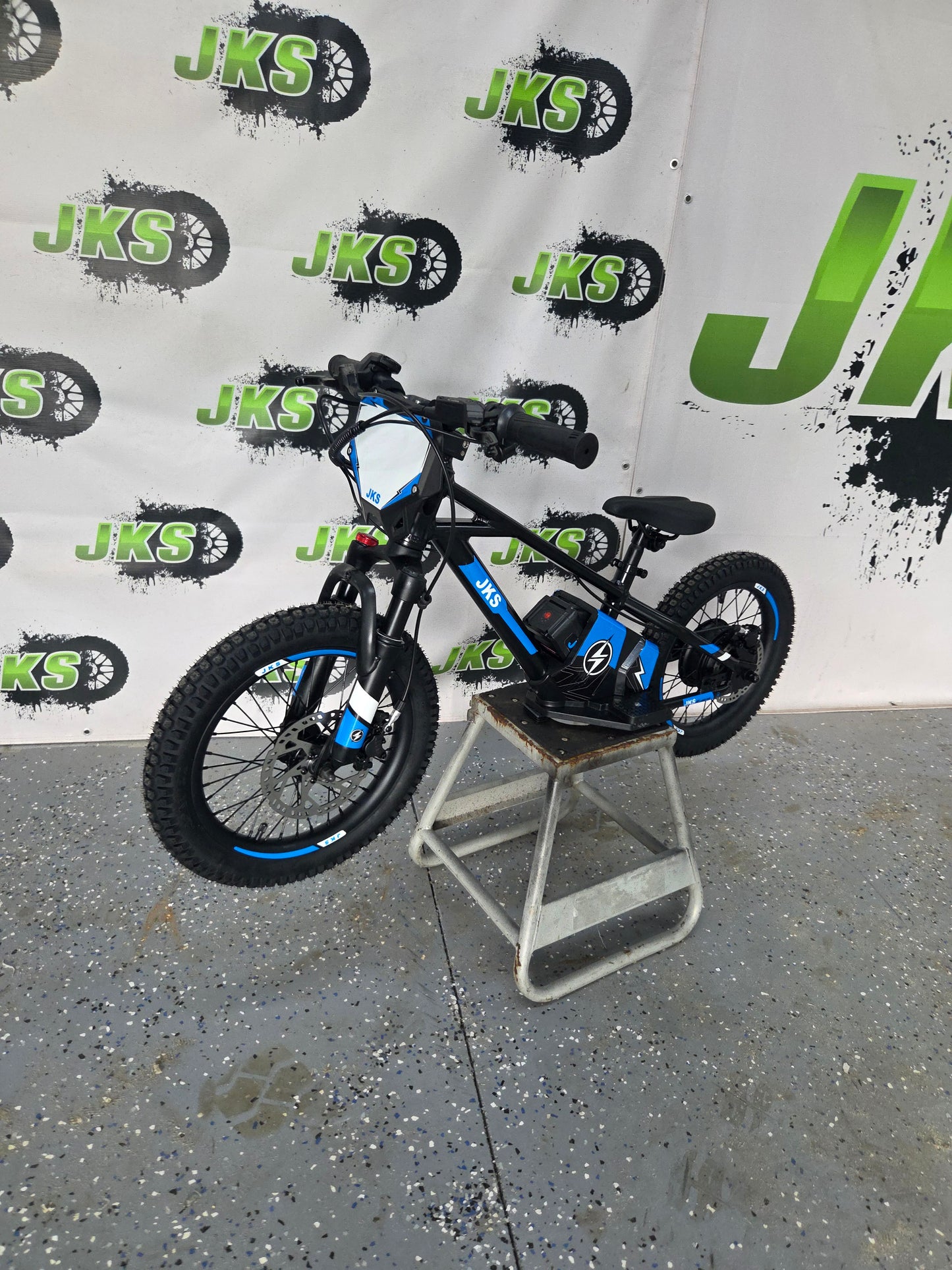 #9.2 JKS 16in E-Drive Black!