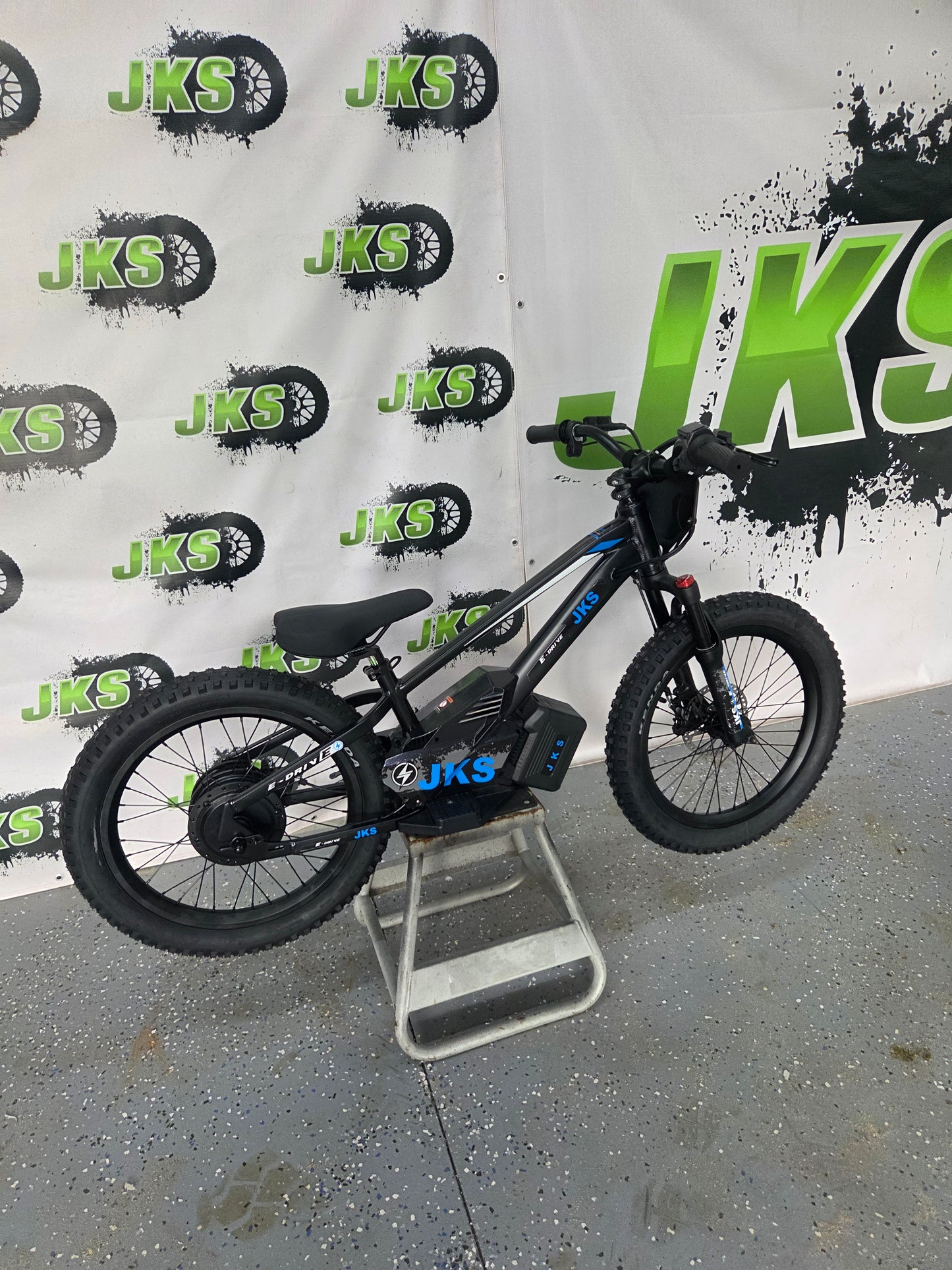 #9.3 JKS 20in E-Drive Black!