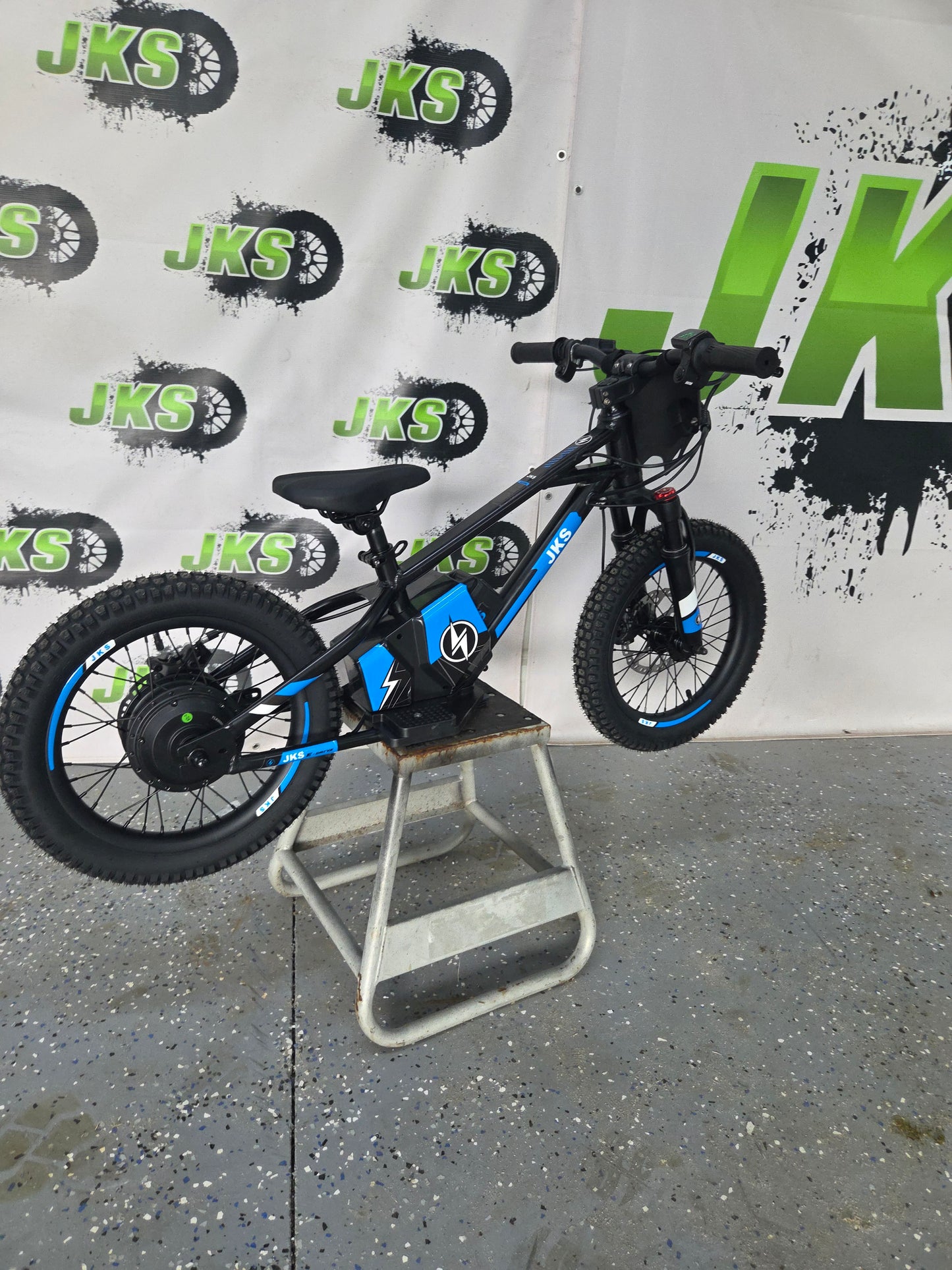 #9.2 JKS 16in E-Drive Black!