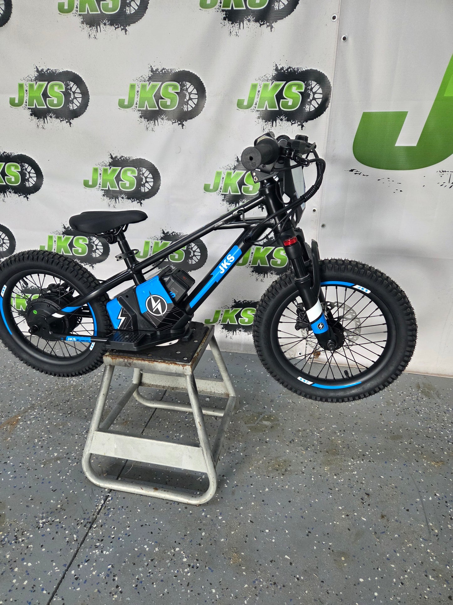 #9.2 JKS 16in E-Drive Black!