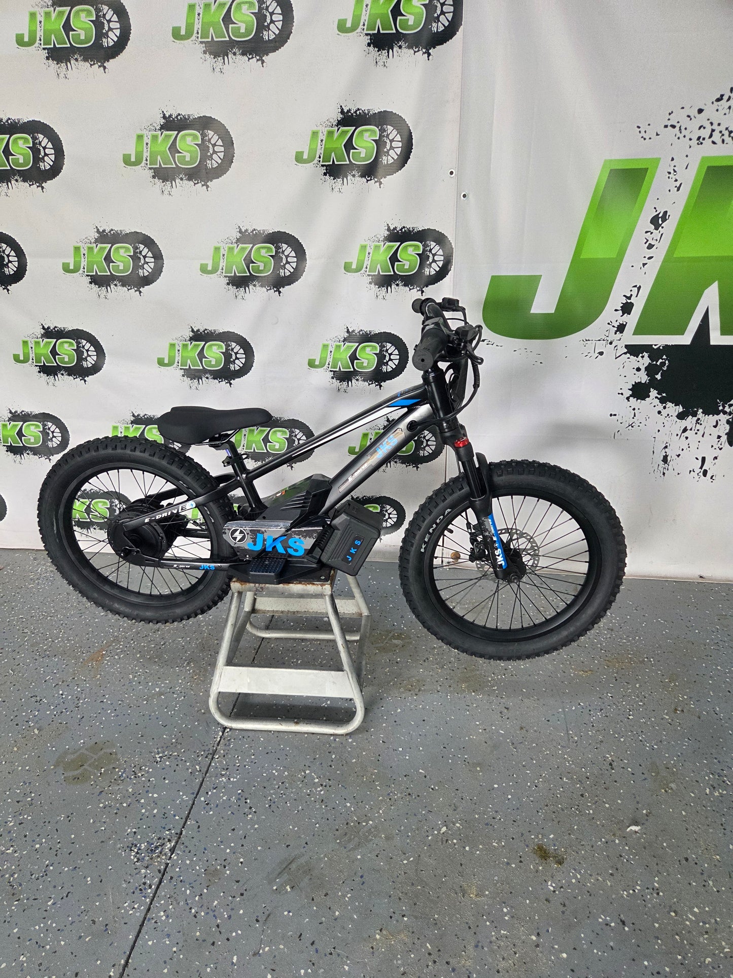 #9.3 JKS 20in E-Drive Black!